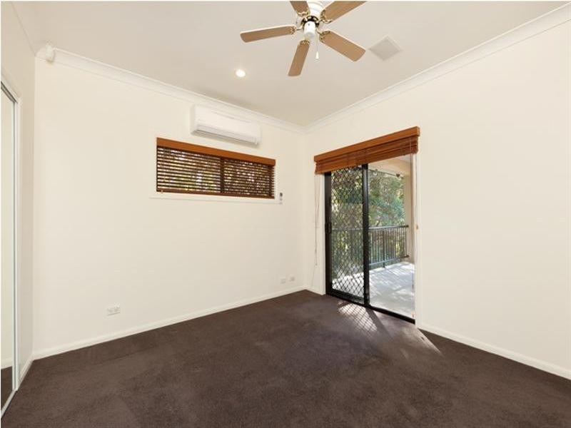 12 College Avenue, Southport QLD 4215