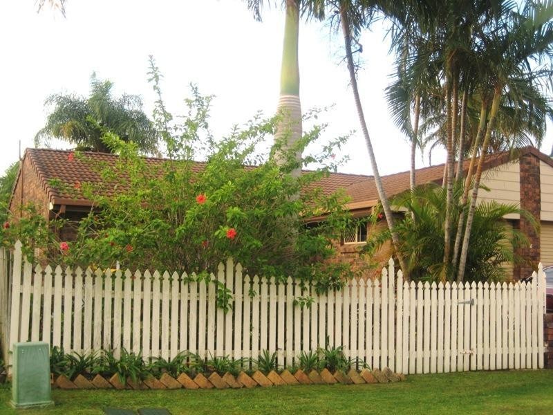 6 Melanie Place, Labrador QLD 4215