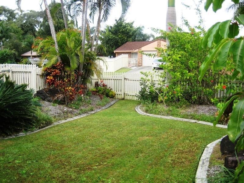 6 Melanie Place, Labrador QLD 4215