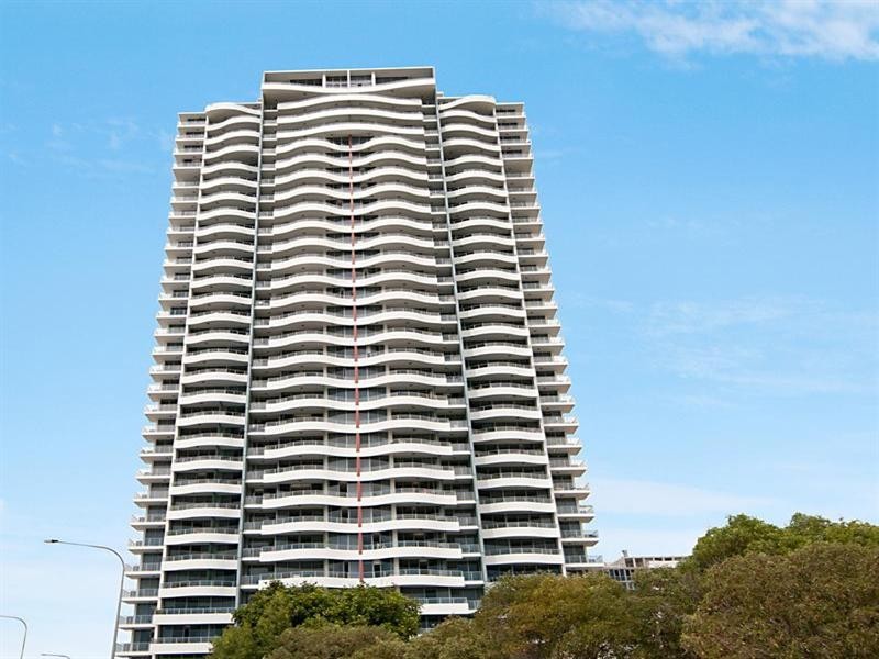 4 Como Crescent, Southport QLD 4215