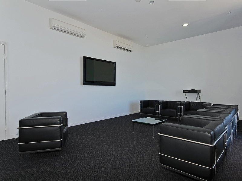 4 Como Crescent, Southport QLD 4215