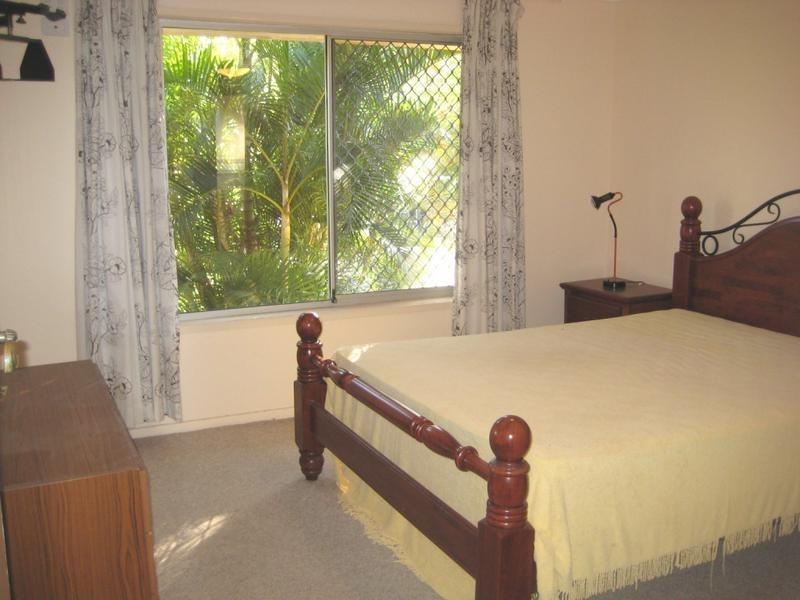 4 Merinda Court, Southport QLD 4215