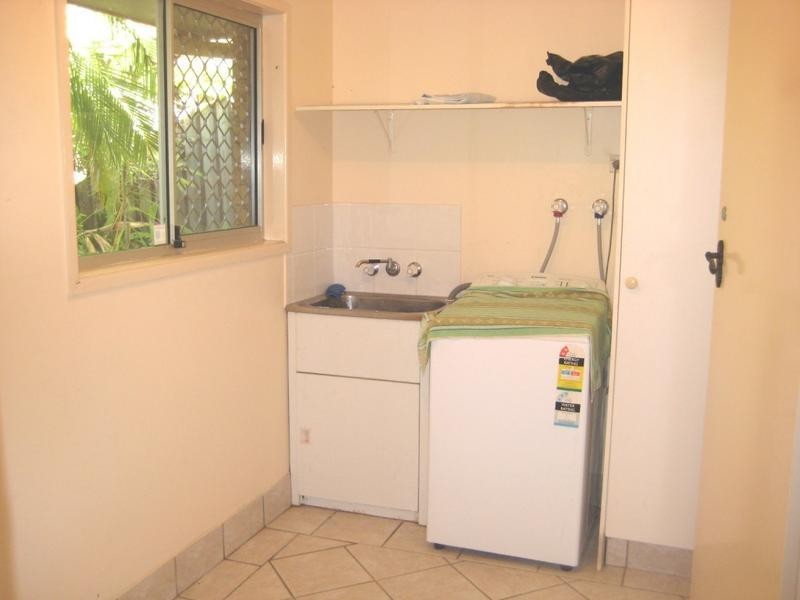 4 Merinda Court, Southport QLD 4215