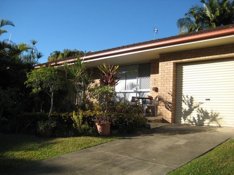 4 Merinda Court, Southport QLD 4215