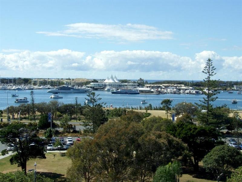 7F 10 Marine Parade, Southport QLD 4215