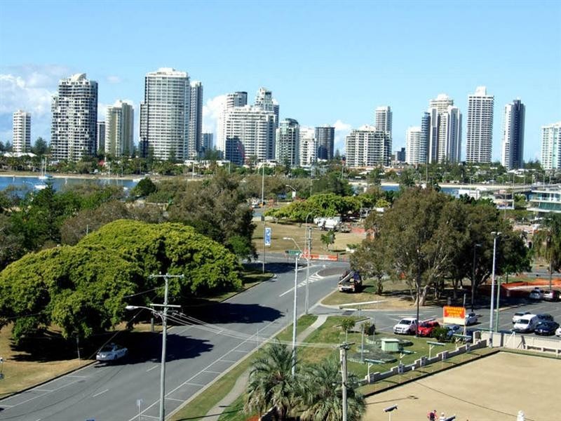 7F 10 Marine Parade, Southport QLD 4215