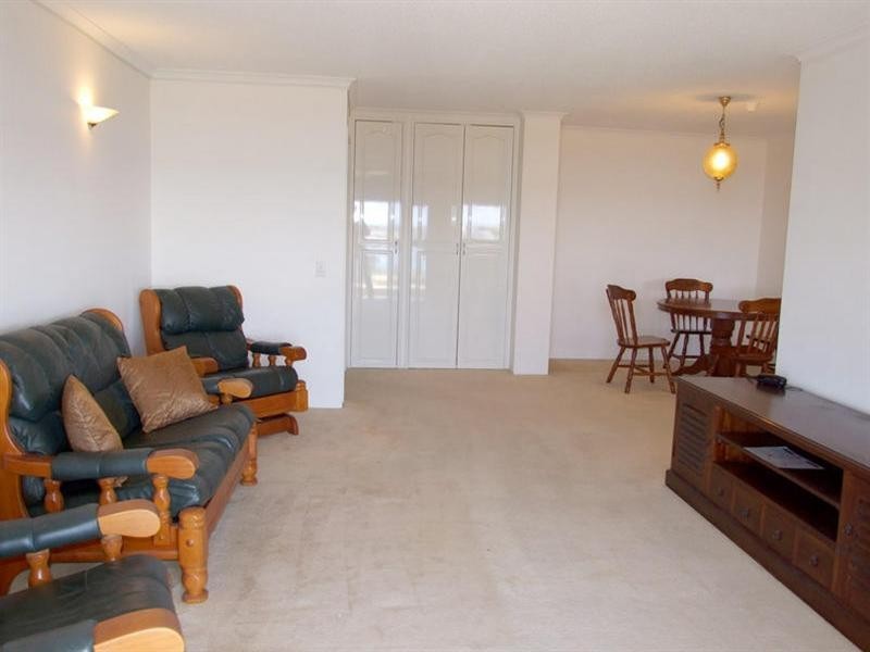 7F 10 Marine Parade, Southport QLD 4215