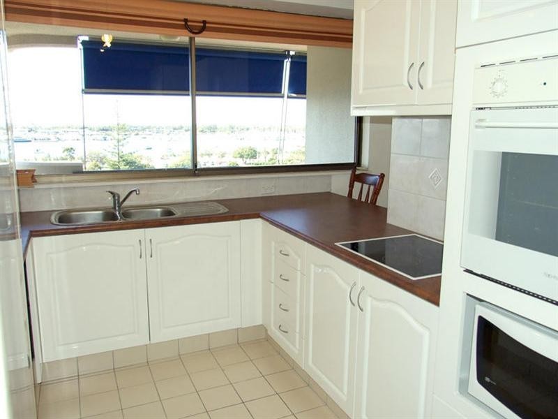 7F 10 Marine Parade, Southport QLD 4215