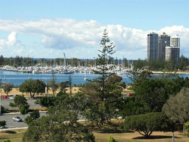 7F 10 Marine Parade, Southport QLD 4215