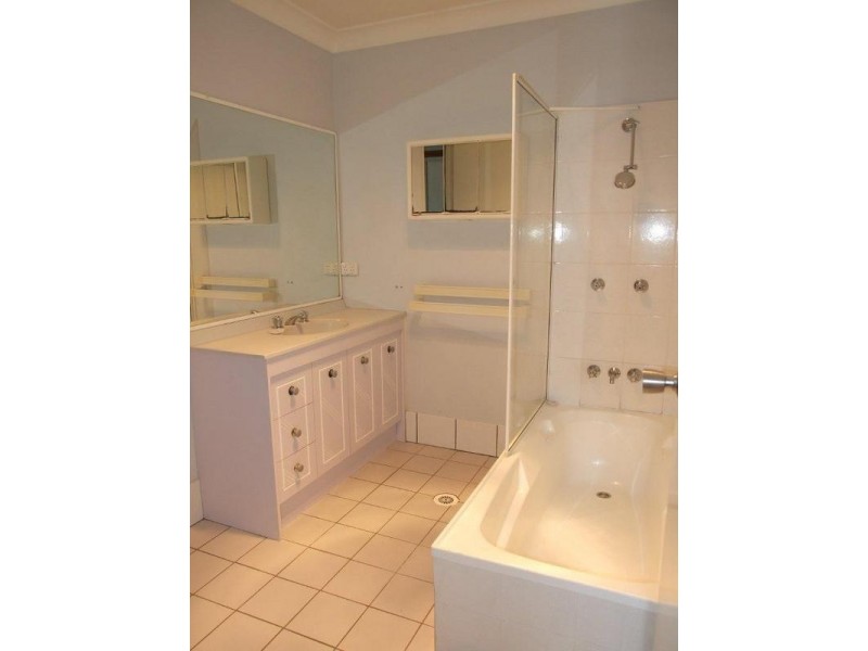 73 Eugaree Street, Southport QLD 4215