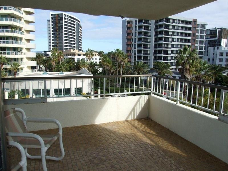 77 Brighton Parade, Southport QLD 4215