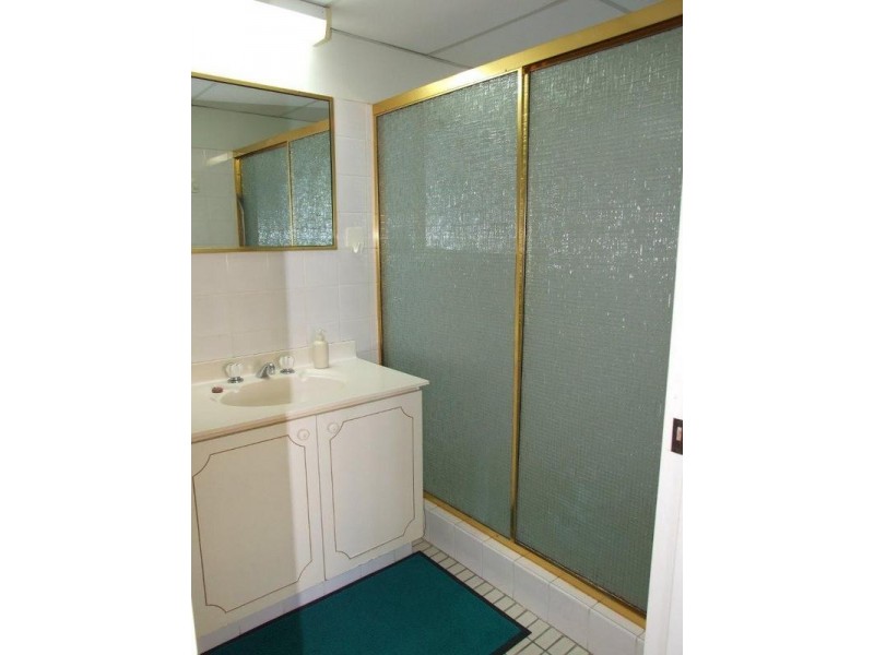 77 Brighton Parade, Southport QLD 4215