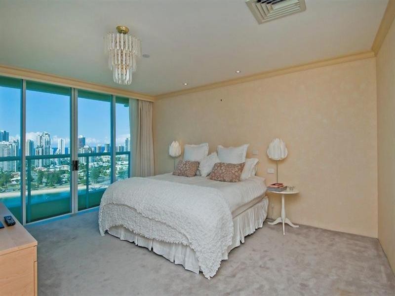 C19-2 75 Brighton Parade, Southport QLD 4215