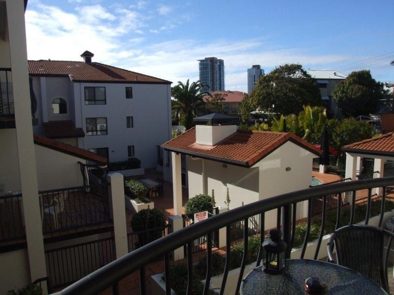 11 Owens Lane, Southport QLD 4215