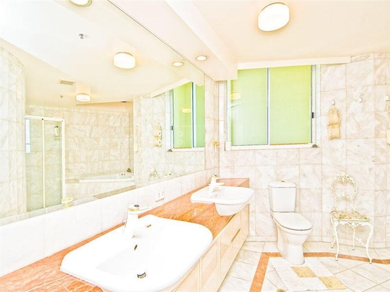 A17-2 Rivage Royale 75 Brighton Parade, Southport QLD 4215