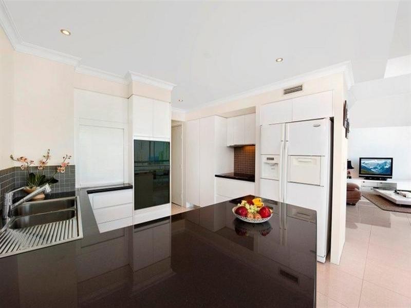 75 Brighton Parade, Southport QLD 4215