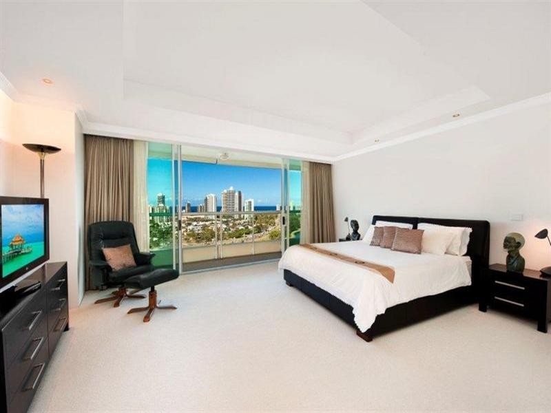 75 Brighton Parade, Southport QLD 4215