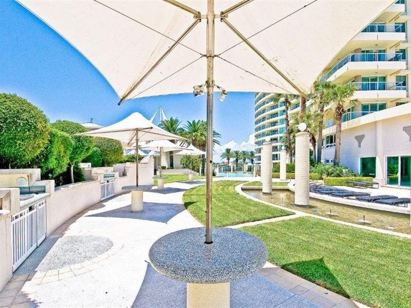 75 Brighton Parade, Southport QLD 4215