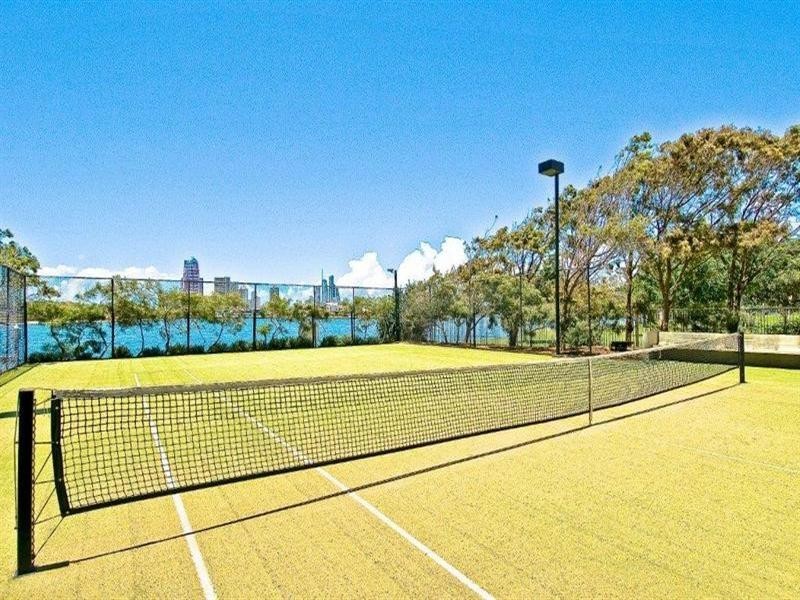 75 Brighton Parade, Southport QLD 4215