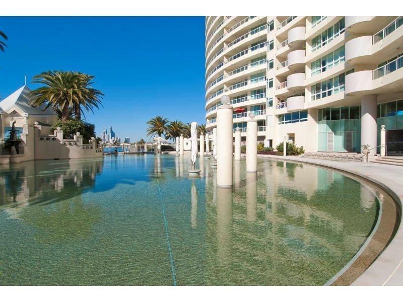 75 Brighton Parade, Southport QLD 4215