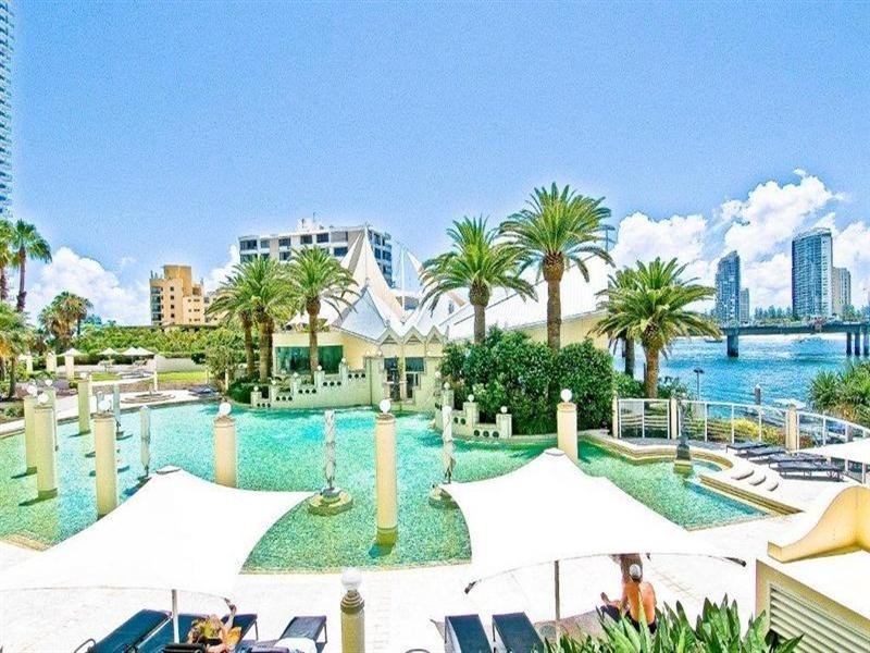 75 Brighton Parade, Southport QLD 4215