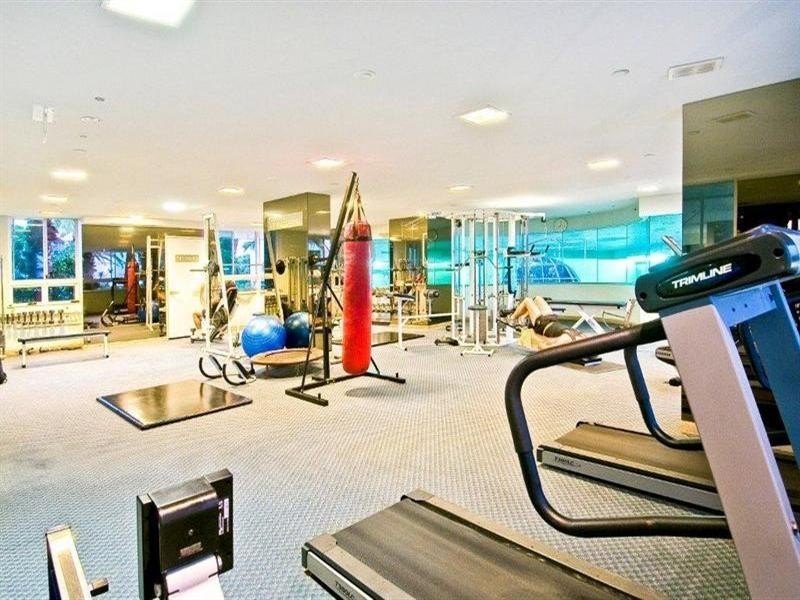 75 Brighton Parade, Southport QLD 4215