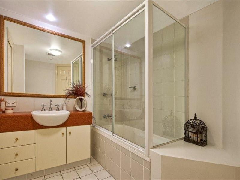 9 Beach Parade, Surfers Paradise QLD 4217