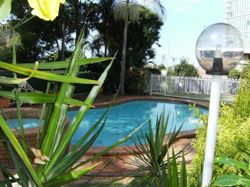 65 Bauer Street, Southport QLD 4215