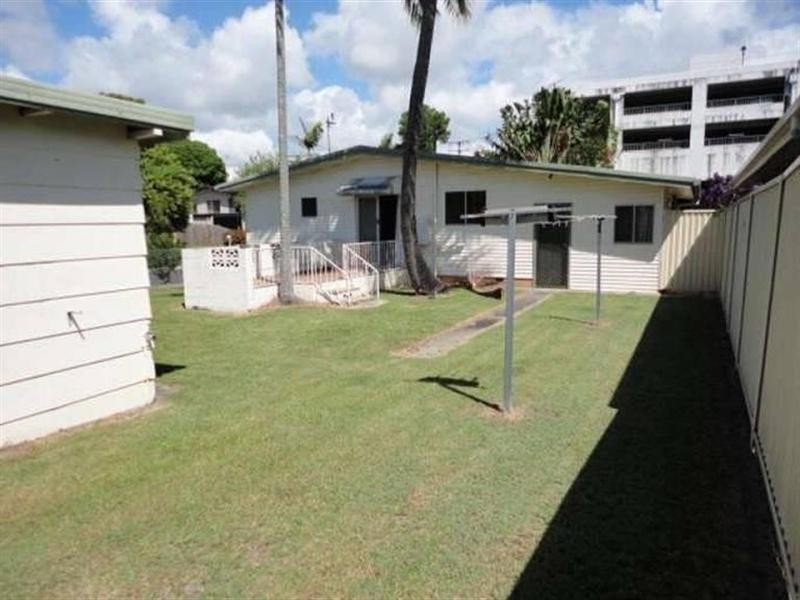 1 Fiona Street, Biggera Waters QLD 4216