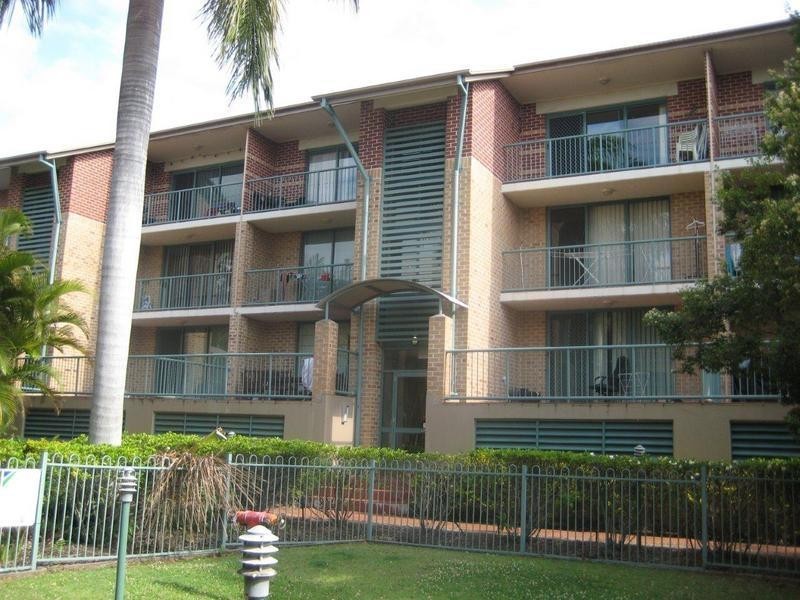 45 Pohlman Street, Southport QLD 4215