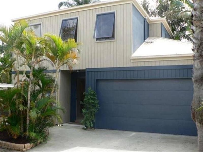 31 Fisher Avenue, Southport QLD 4215