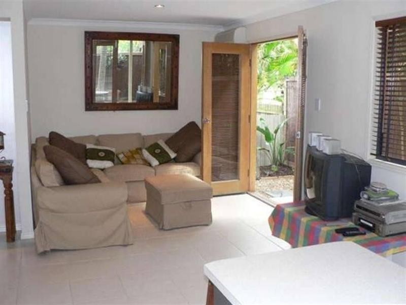 31 Fisher Avenue, Southport QLD 4215