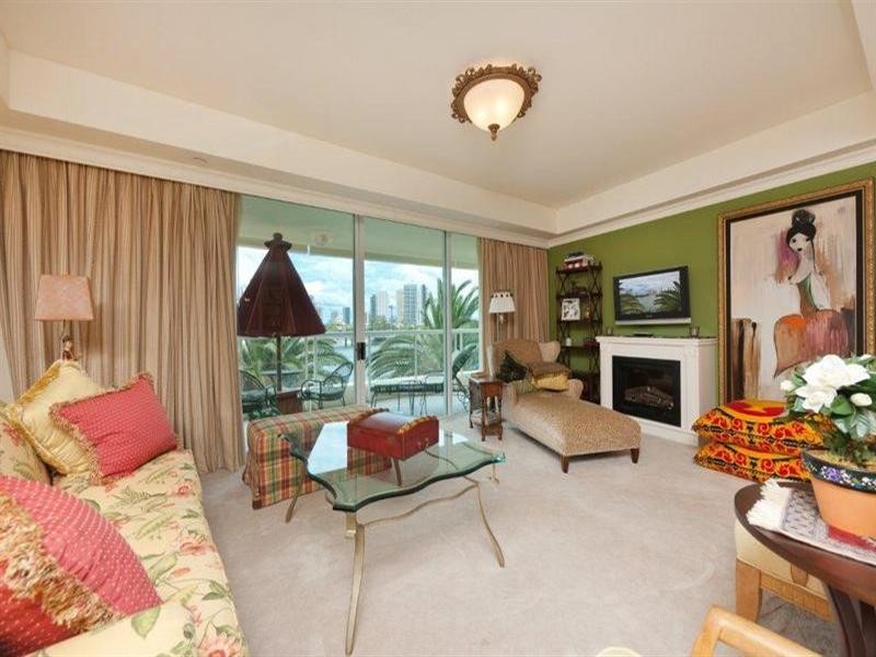 B4-1 Brighton Parade, Southport QLD 4215