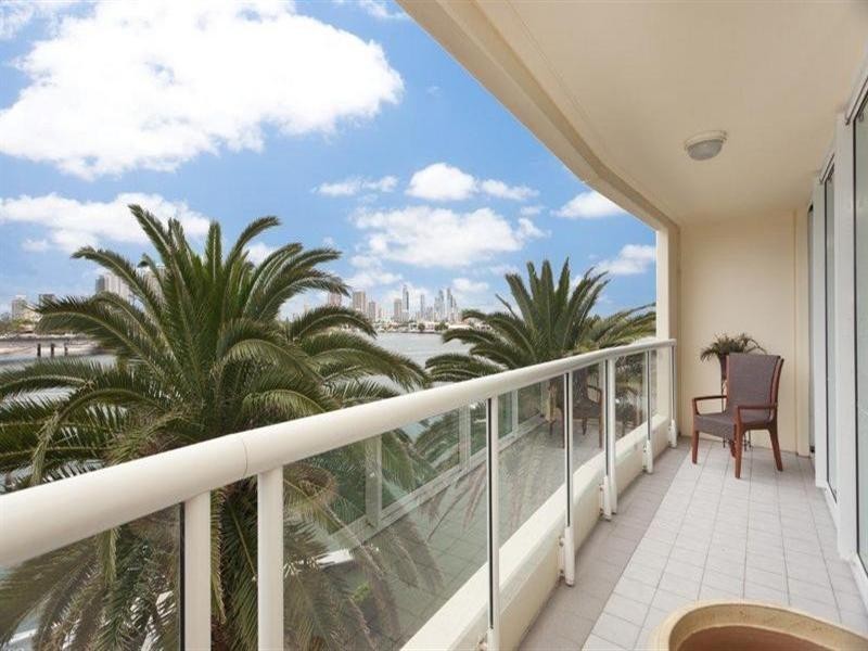 B4-1 Brighton Parade, Southport QLD 4215