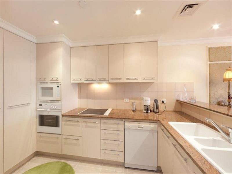 B4-1 Brighton Parade, Southport QLD 4215