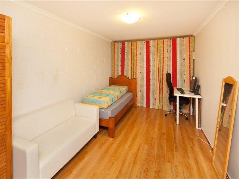 180 Topaz Grove Queen Street, Southport QLD 4215