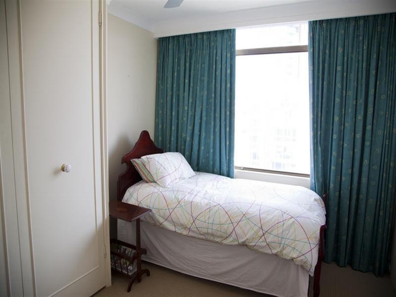 65 Bauer Street, Southport QLD 4215