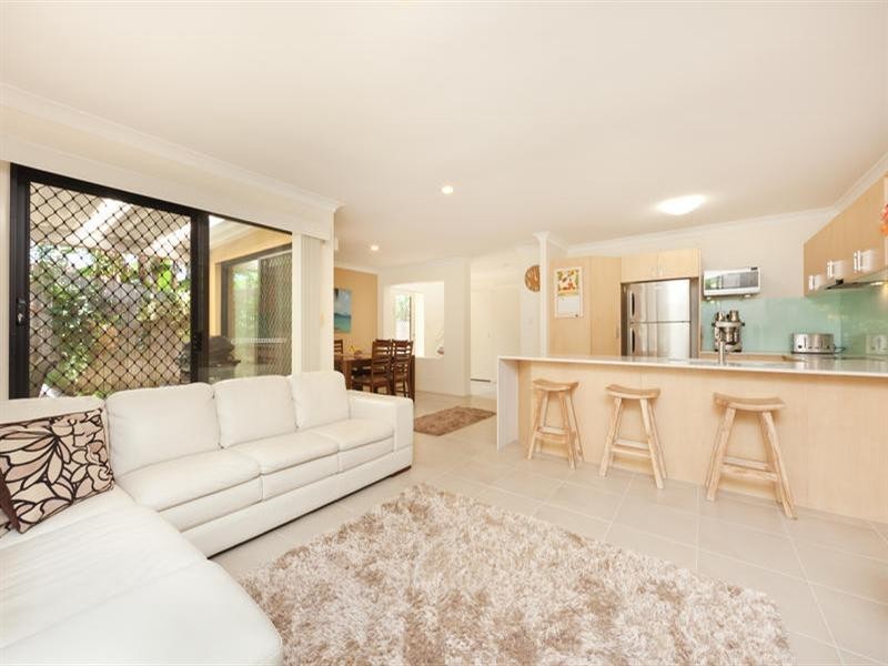 4 59 Eugaree Street, Southport QLD 4215