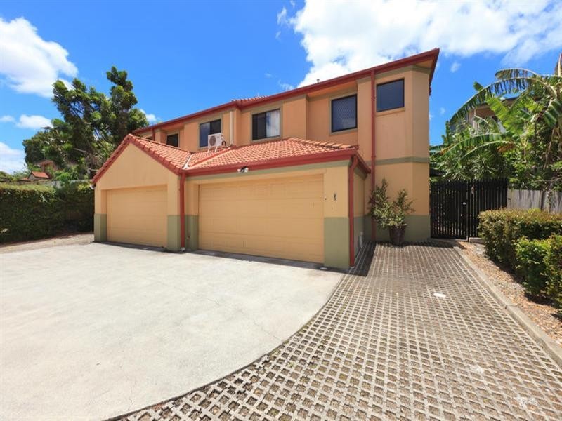 4 59 Eugaree Street, Southport QLD 4215