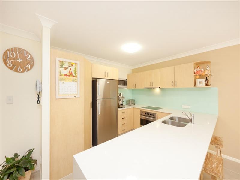 4 59 Eugaree Street, Southport QLD 4215