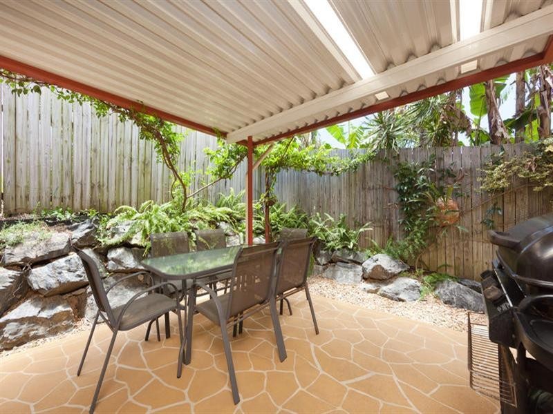 4 59 Eugaree Street, Southport QLD 4215