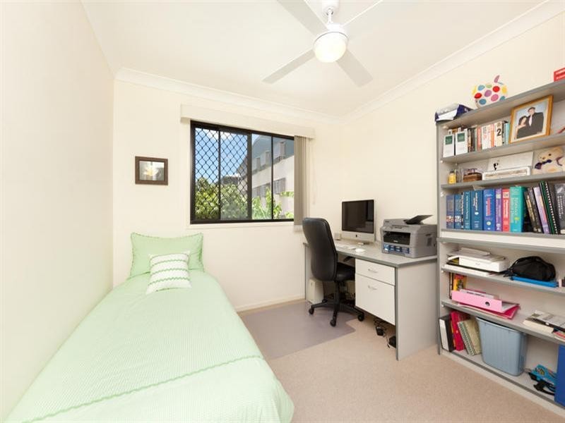 4 59 Eugaree Street, Southport QLD 4215