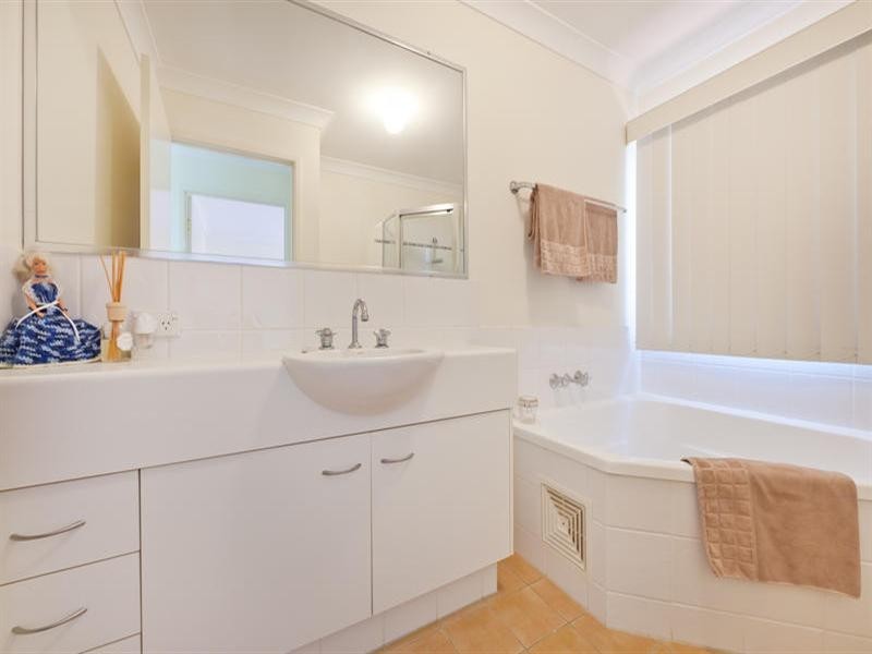 4 59 Eugaree Street, Southport QLD 4215