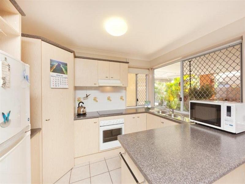 60 Marble Arch Place, Arundel QLD 4214