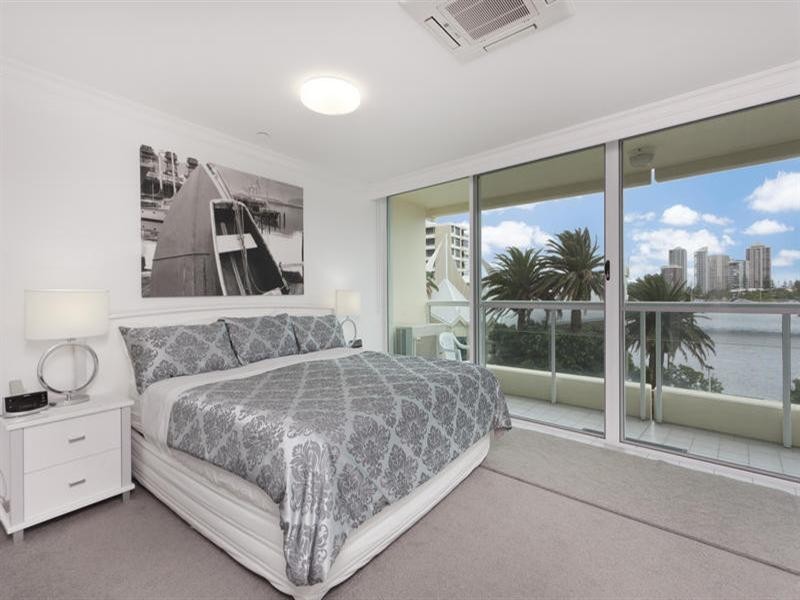 75 Brighton Parade, Southport QLD 4215