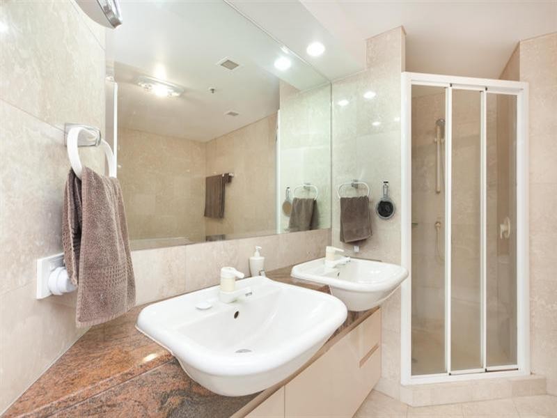 75 Brighton Parade, Southport QLD 4215