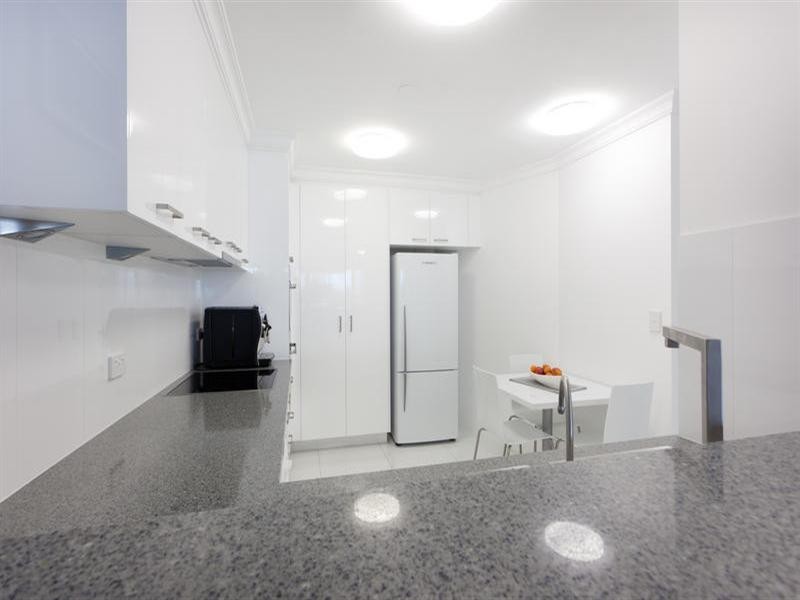 75 Brighton Parade, Southport QLD 4215