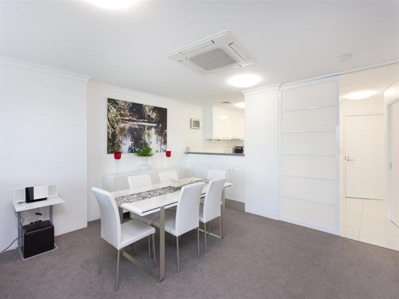 75 Brighton Parade, Southport QLD 4215