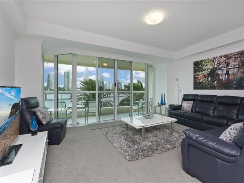 75 Brighton Parade, Southport QLD 4215