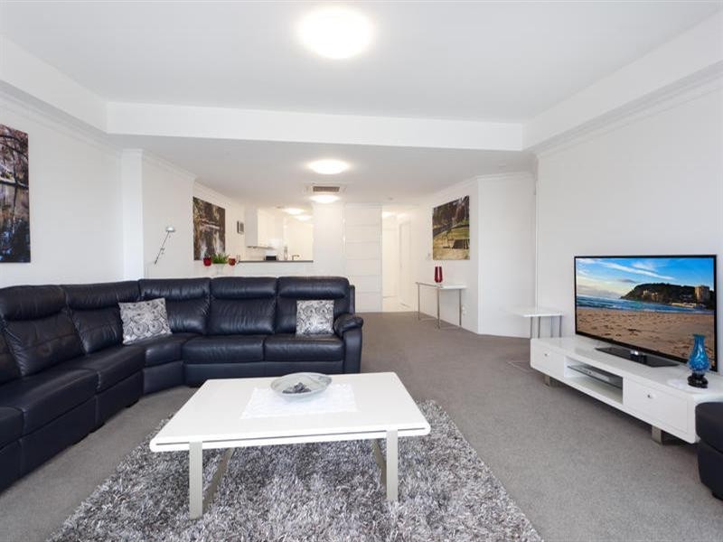 75 Brighton Parade, Southport QLD 4215